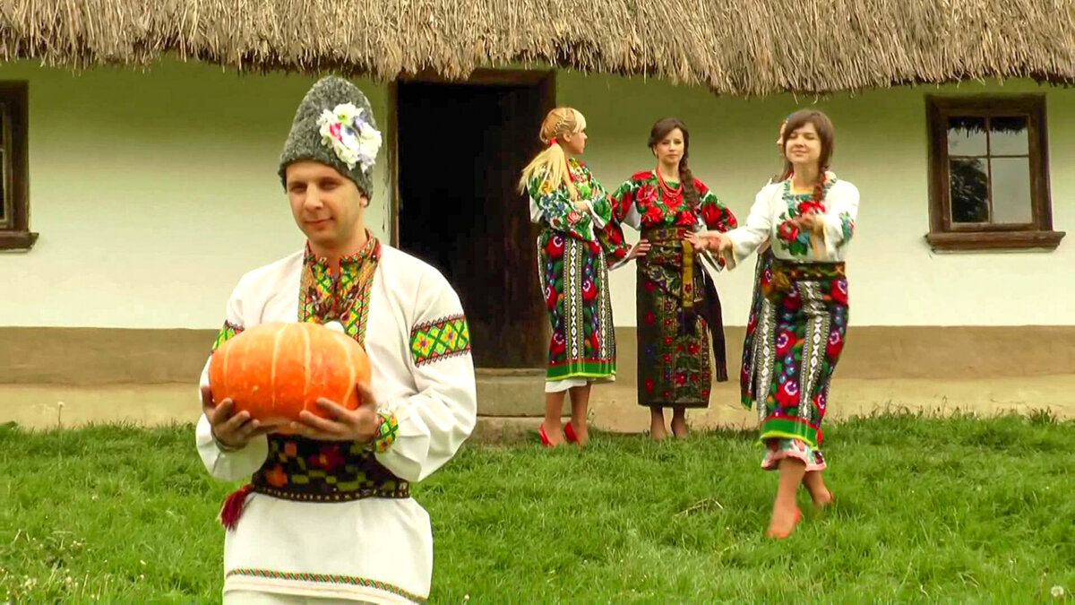Народный обычай - нерадивым женихам дарить тыкву, фото взято с сайта almode.ru