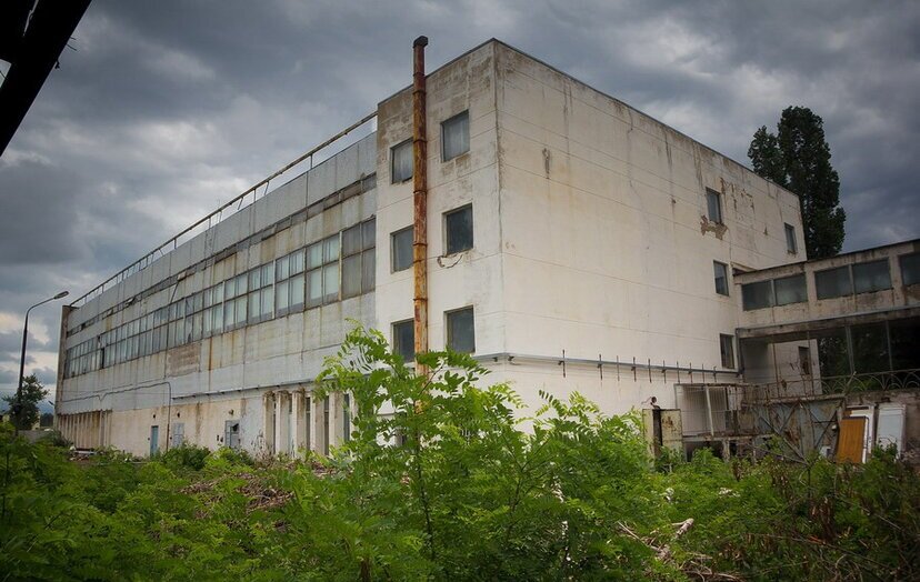 Именно на «Электронике-60» в июне 1984 года Алексей Пажитнов написал первый вариант игры «Тетрис». В связи с распадом СССР и переходом на импортные компьютеры производство отечественных компьютеров заглохло. До 2007 года этот завод еще работал и производил некоторые запчасти для электроприборов.