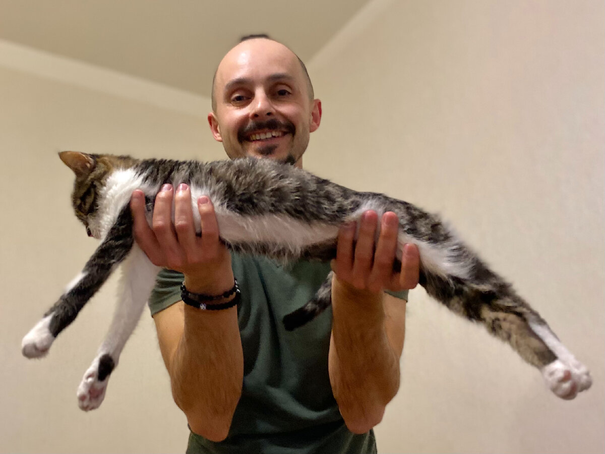 Да это какая-то лань длиннолапая у меня на руках