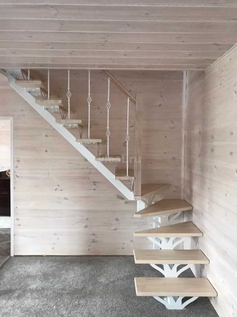 Ступени из сосны паркетноламельной