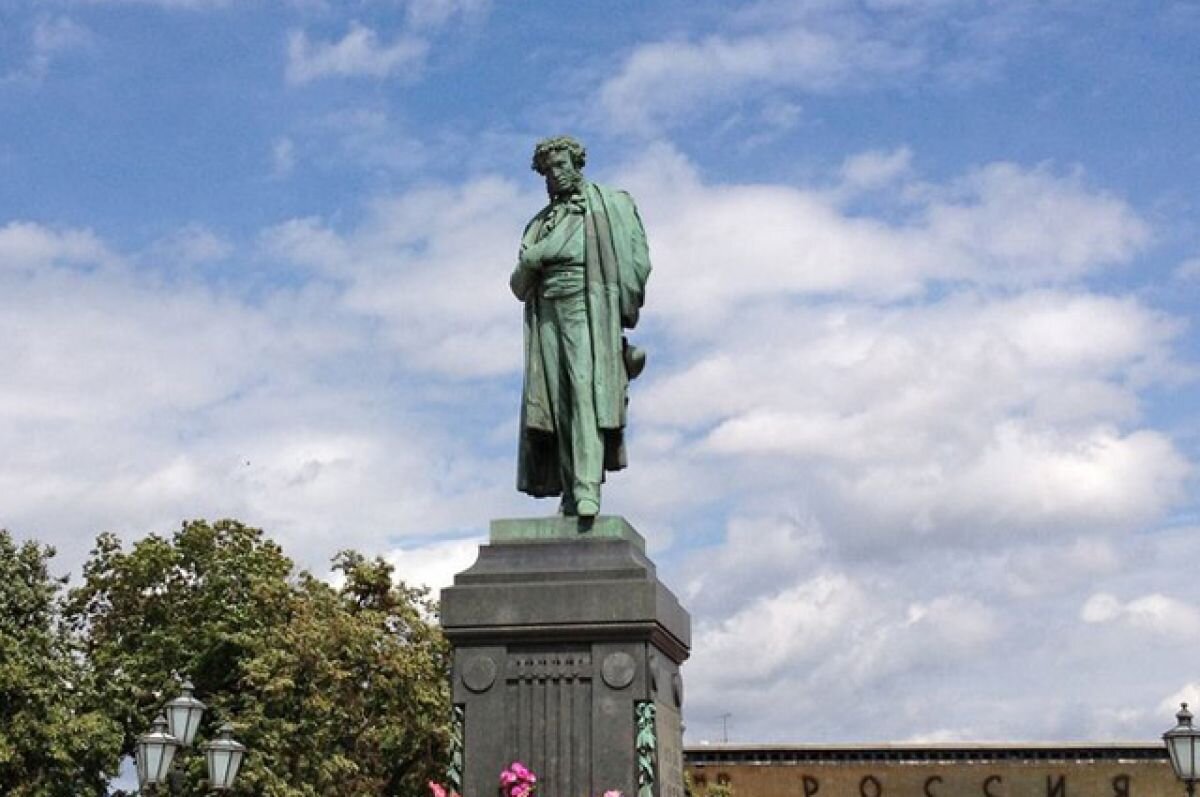    В Запорожье снесли стоявший более 20 лет памятник Пушкину