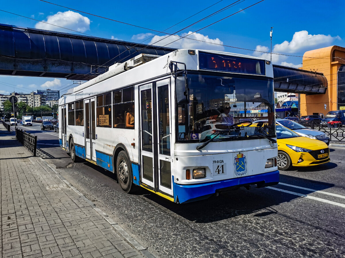 Тролза-5275.03 «Оптима» на маршруте 5 на Матросской улице.
