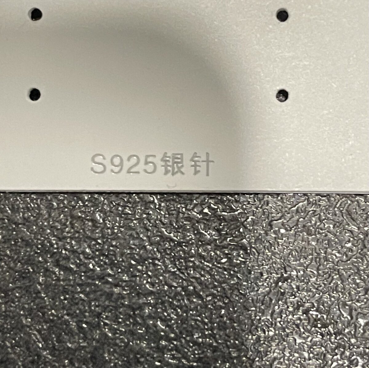 Вариаций таких этикеток-бирок не счесть.