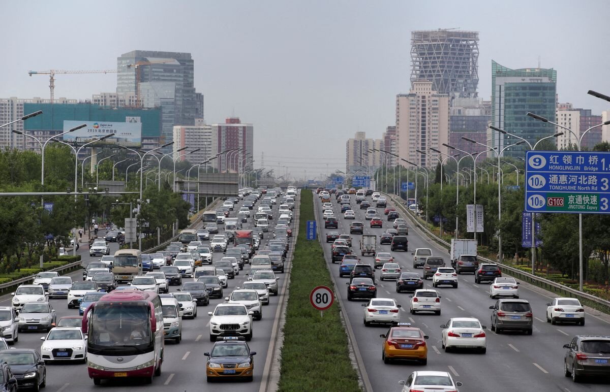 Июльские продажи автомобилей в Китае продлевают восстановление, подскочив на 30%, поскольку ограничения COVID ослабевают