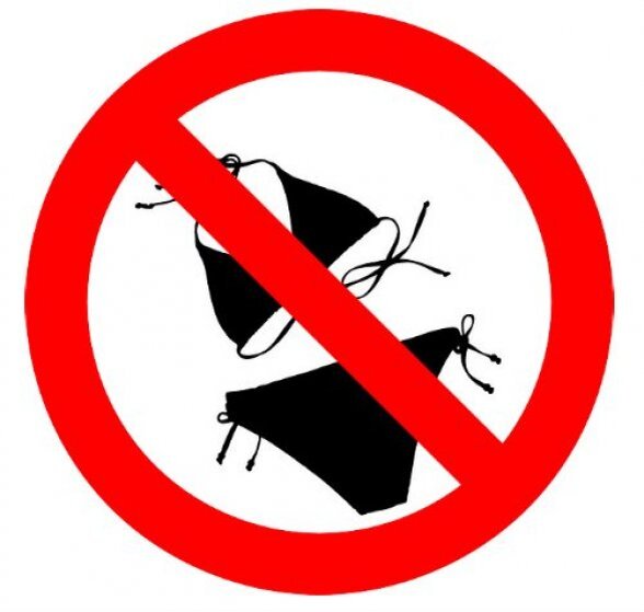 Запреты на ношение одежды. В обуви не входить надпись. Запрет на одежду. Знак открытая обувь запрещена. Знаки в купальных костюмах запрещен.