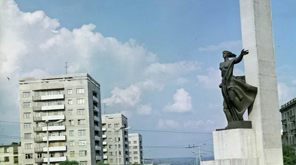    Памятник советским солдатам на севере Молдавии, установленный у села Корпач © РИА Новости / Яков Берлинер