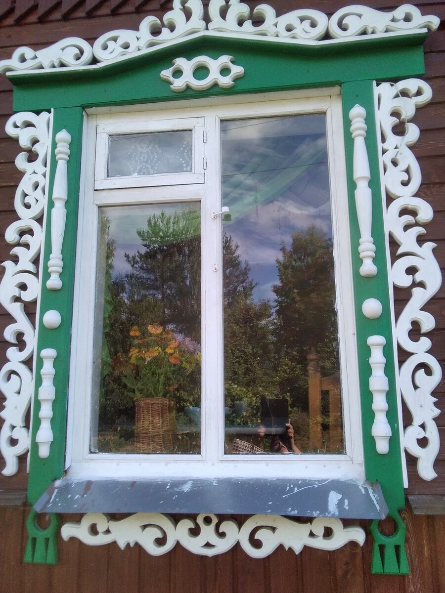 Фото автора. Наличники на окнах домов моих соседей. Не Щербинино.