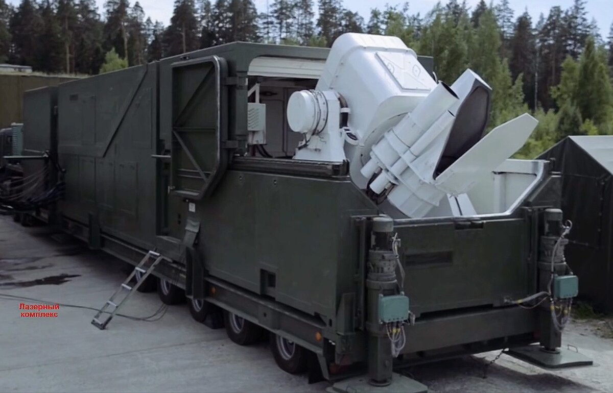 Многоцелевой самоходный комплекс "Задира" предназначен для обеспечения ближней противовоздушной обороны (ПВО) с использованием лазерных технологий.