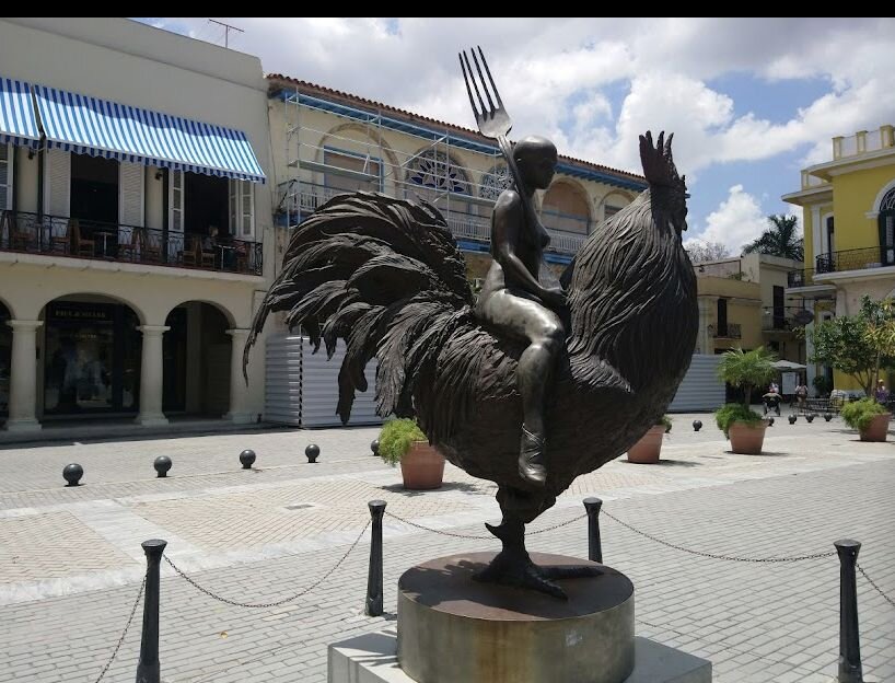 Обнаженная женщина зарабатывает себе на еду, продавая себя? - один из вариантов как объяснить происходящее от экскурсовода. 