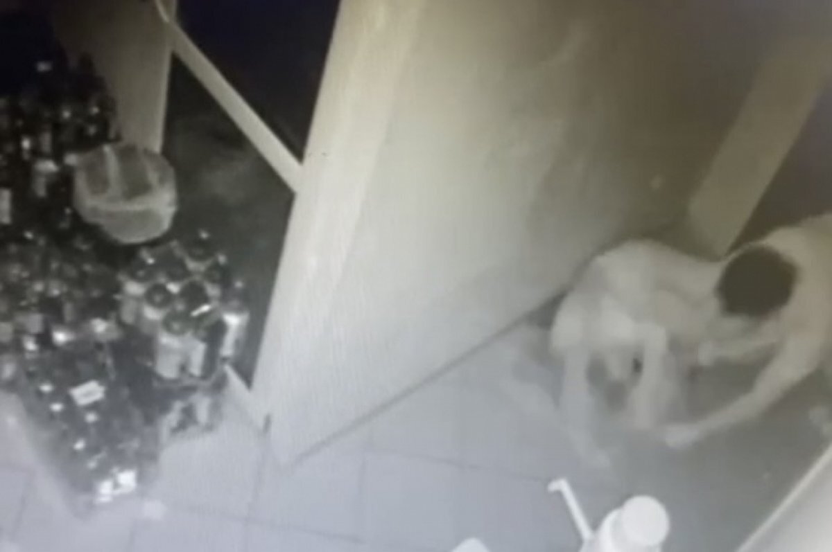    Комсомольчанин избил сожительницу в подсобке магазина и угрожал убить