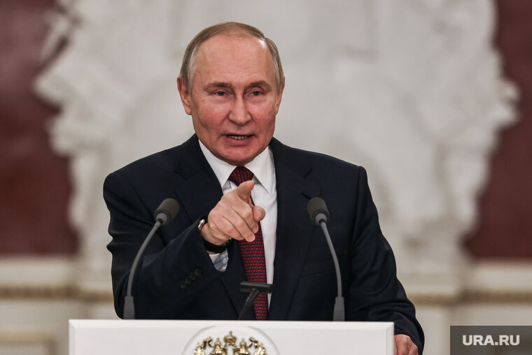    Путин уверен, что те, кто пытается отменить российскую культуру, вредят самим себе