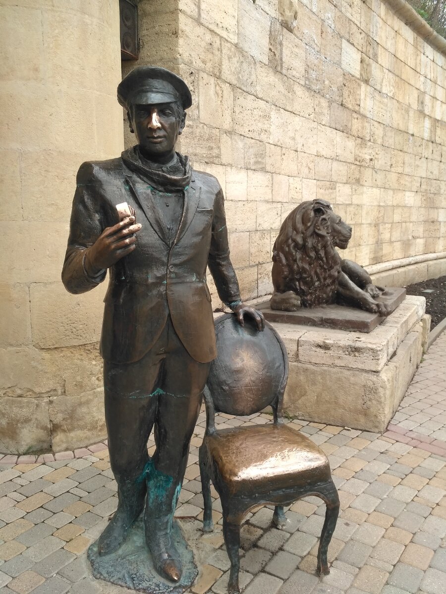 памятник бендеру в санкт петербурге