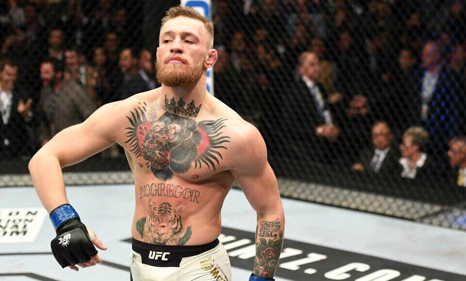 С походкой уверености