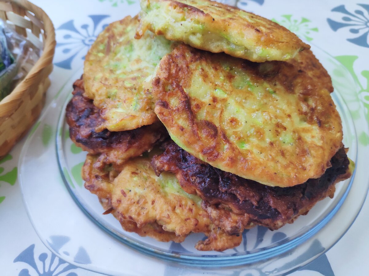 Украсить кабачковые оладьи