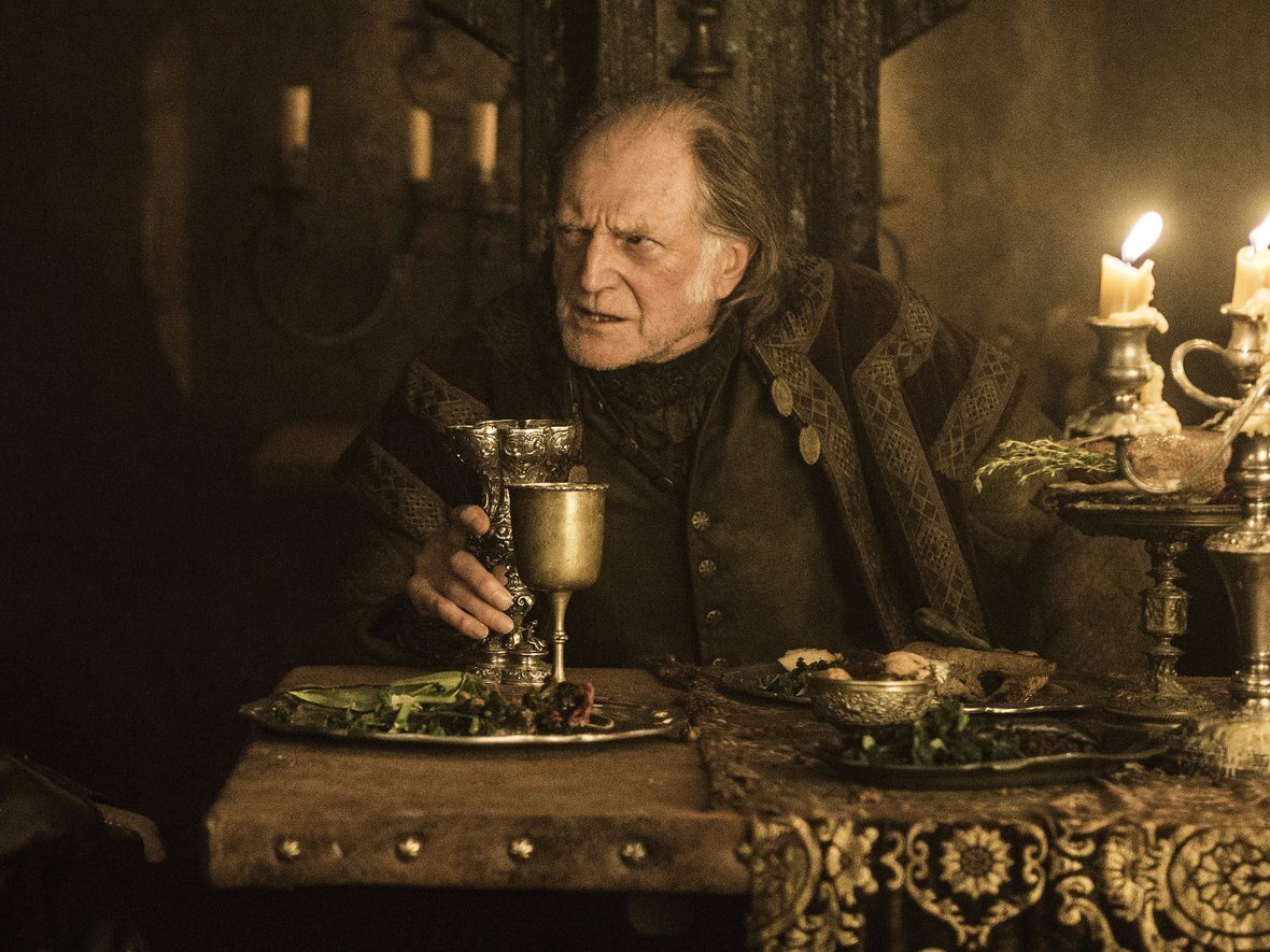 Уолдер Фрей уже тогда, за сорок лет до событий «ИП» стремился «пристроить» собственных детей.