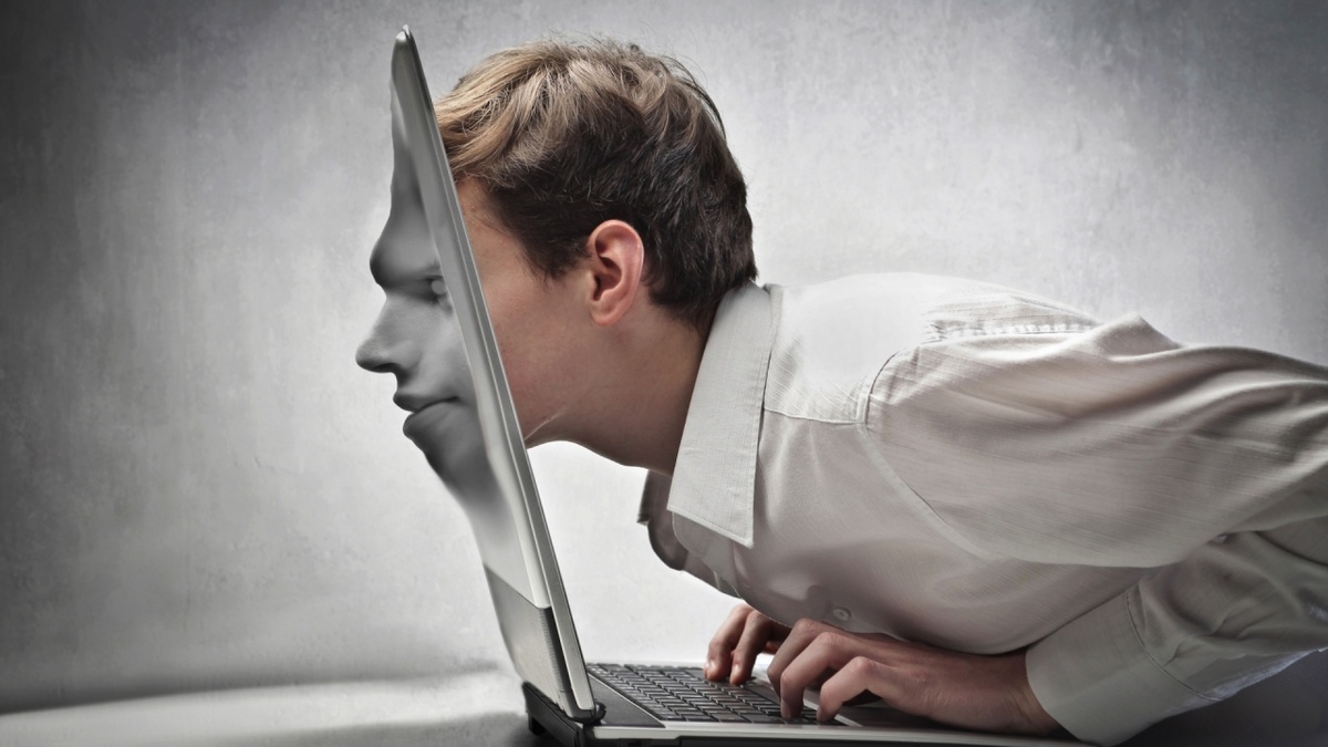 Из ЯК. Люди более моральны, чем они думают, и гораздо более аморальны, чем могут себе вообразить. (З. Фрейд)