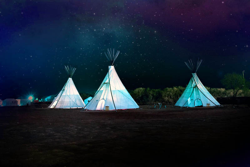 Изображение Free-Photos с сайта Pixabay. https://cdn.pixabay.com/photo/2016/01/19/16/48/teepee-1149402_1280.jpg