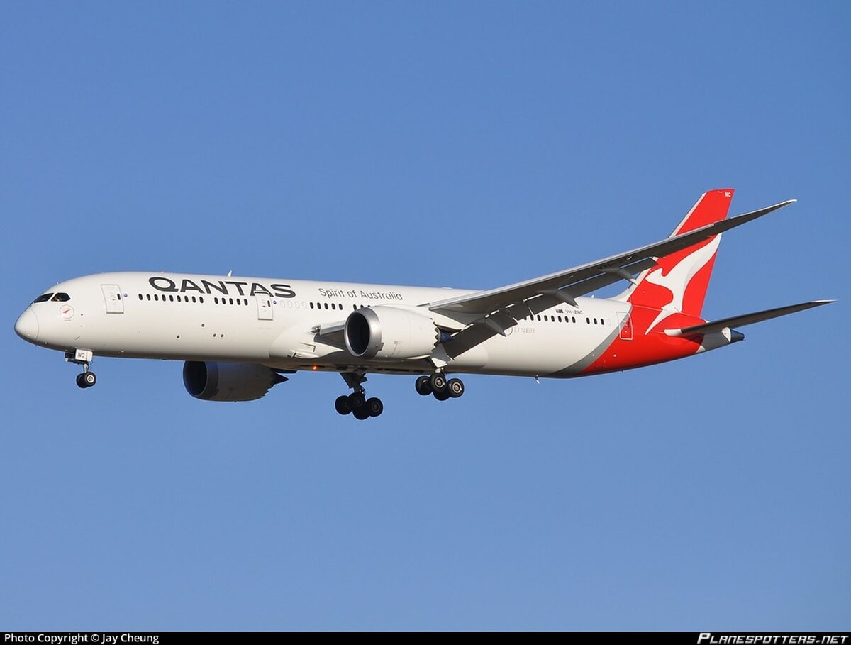 Qantas уже совершает беспосадочные полёты между Сиднеем и Нью-Йорком, а вскоре откроет такие рейсы и в Лондон. Но Boeing 787-9, которые для этого используются, способны перевозить на такие расстояния лишь примерно 60 пассажиров, и получить прибыль при таких объёмах будет непросто