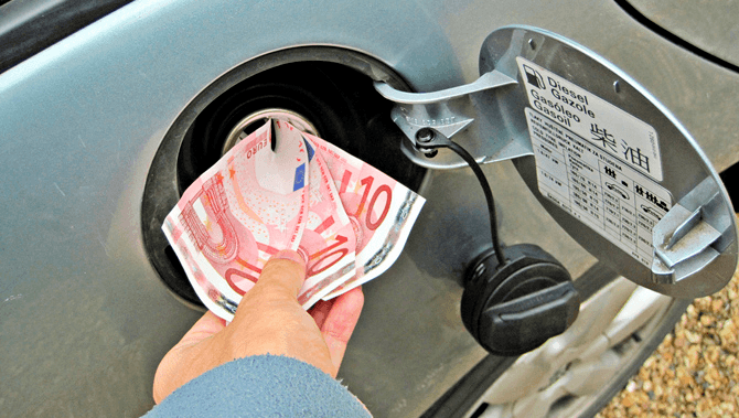 На расход бензина влияет много факторов — стиль вождения, условия движения, наличие или отсутствие технического обслуживания, а также работа дополнительного оборудования. Прислушайтесь к этим нехитрым советам, и экономия топлива на автомобиле не повлияет на комфорт езды. Вы сможете расходовать бензин эффективно, а значит, станете намного реже заезжать на заправку.