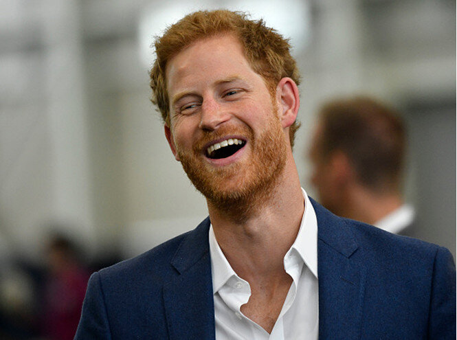 Обаятельный и непосредственный.