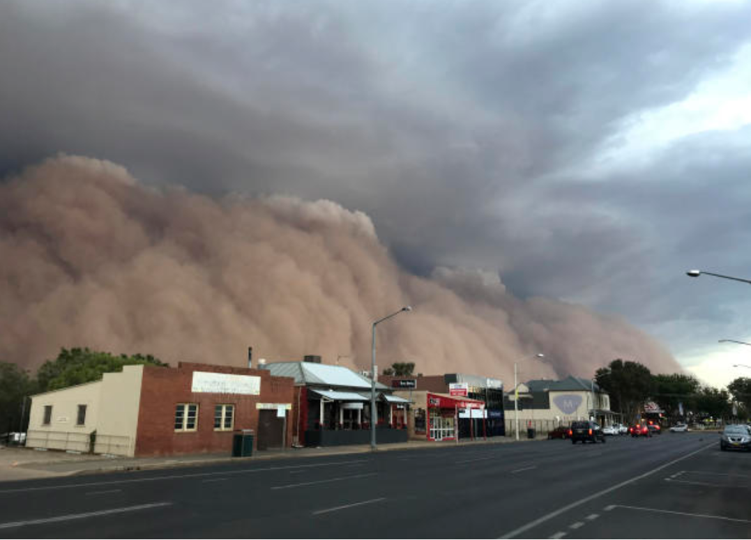 Ютуб катаклизмы сегодня. Песчаная буря в Австралии. Пылевая буря в Австралии. Катастрофа Песчаная буря. Австралия природные катаклизмы.
