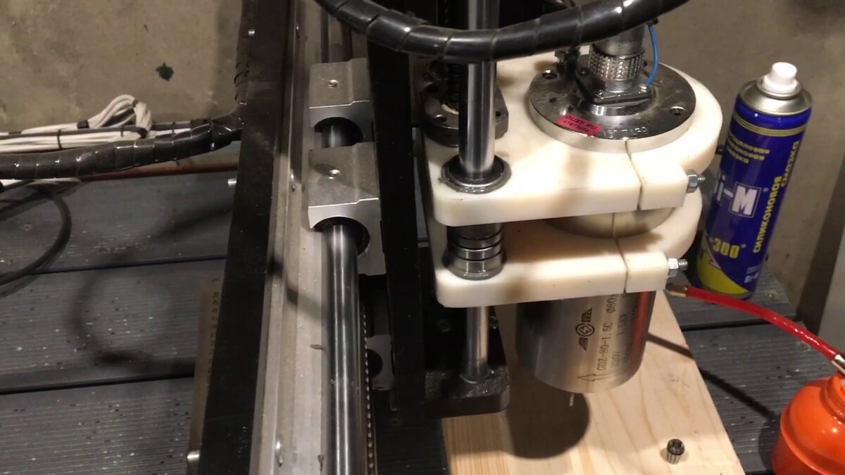 Направляющие винты станка с ЧПУ.