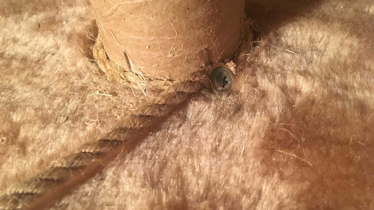 Закрепил начало верёвки внизу