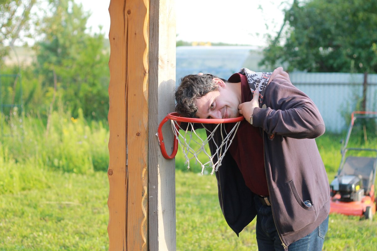Будущий папа так мечтал научить играть в баскетбол сына! Но и дочку тоже можно учить баскетболу )