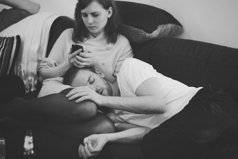 Вот примерно так и было. Только в зимней одежде. И блондинка. И тоже навеселе. И - в машине на заднем сиденье :)