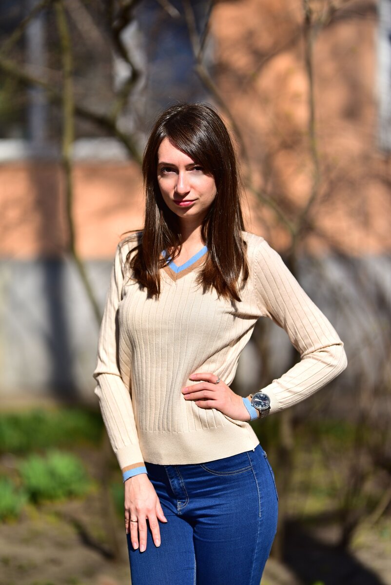 Мягкий универсальный джемпер спокойного оттенка - лучшая база в весеннем гардеробе