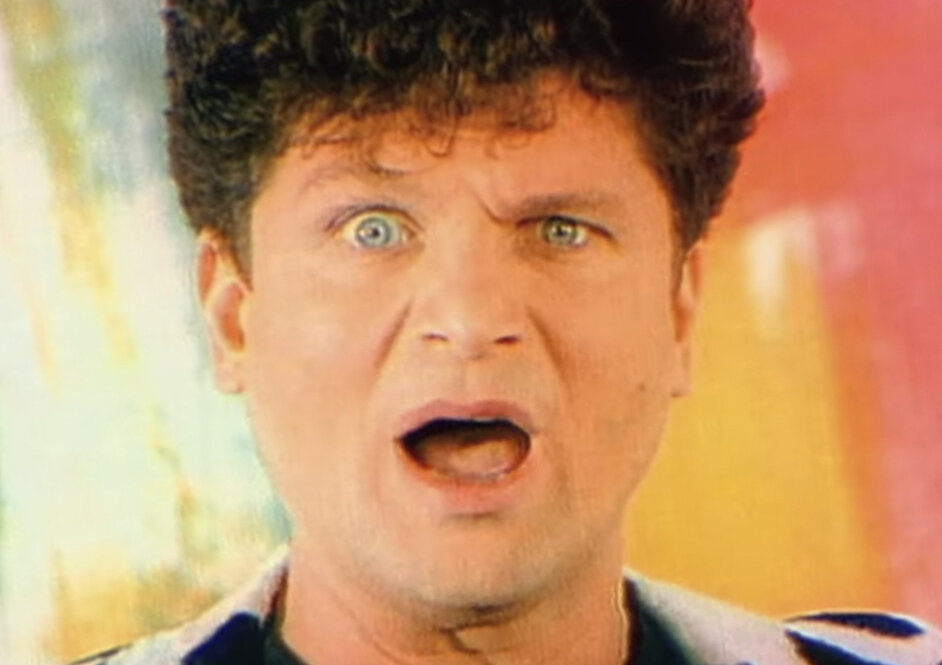 Кадр из клипа Сергея Минаева "Макарена"