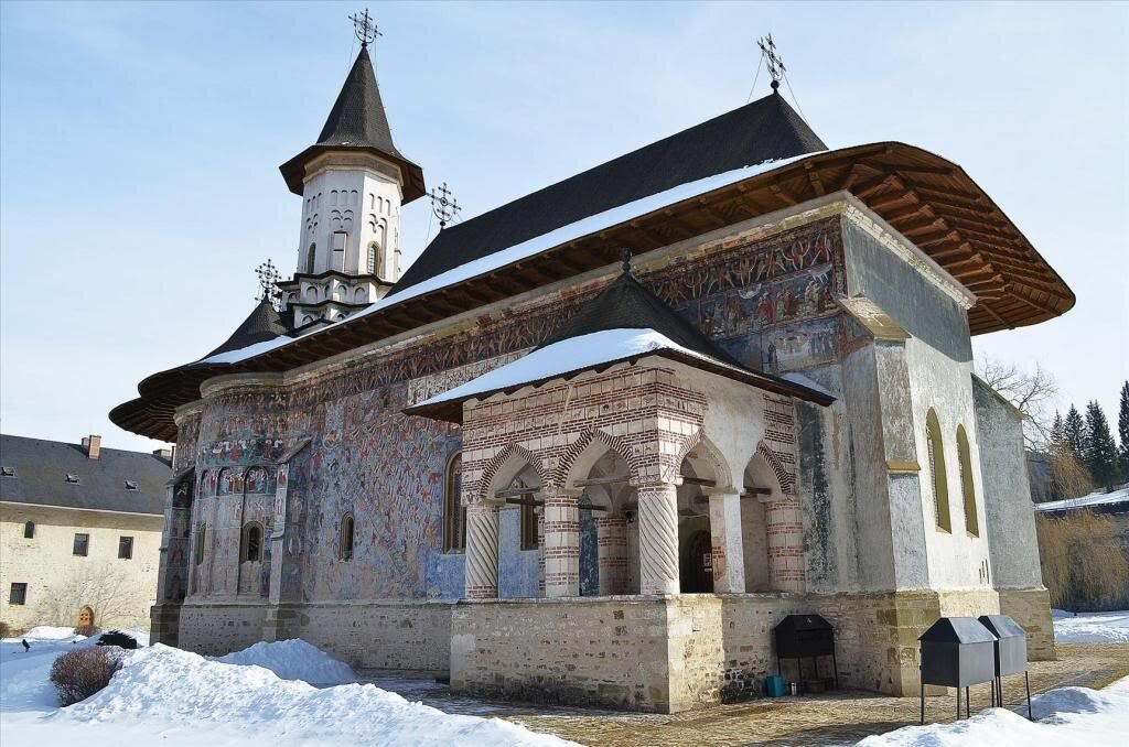 Самые красивые монастыри северной Румынии