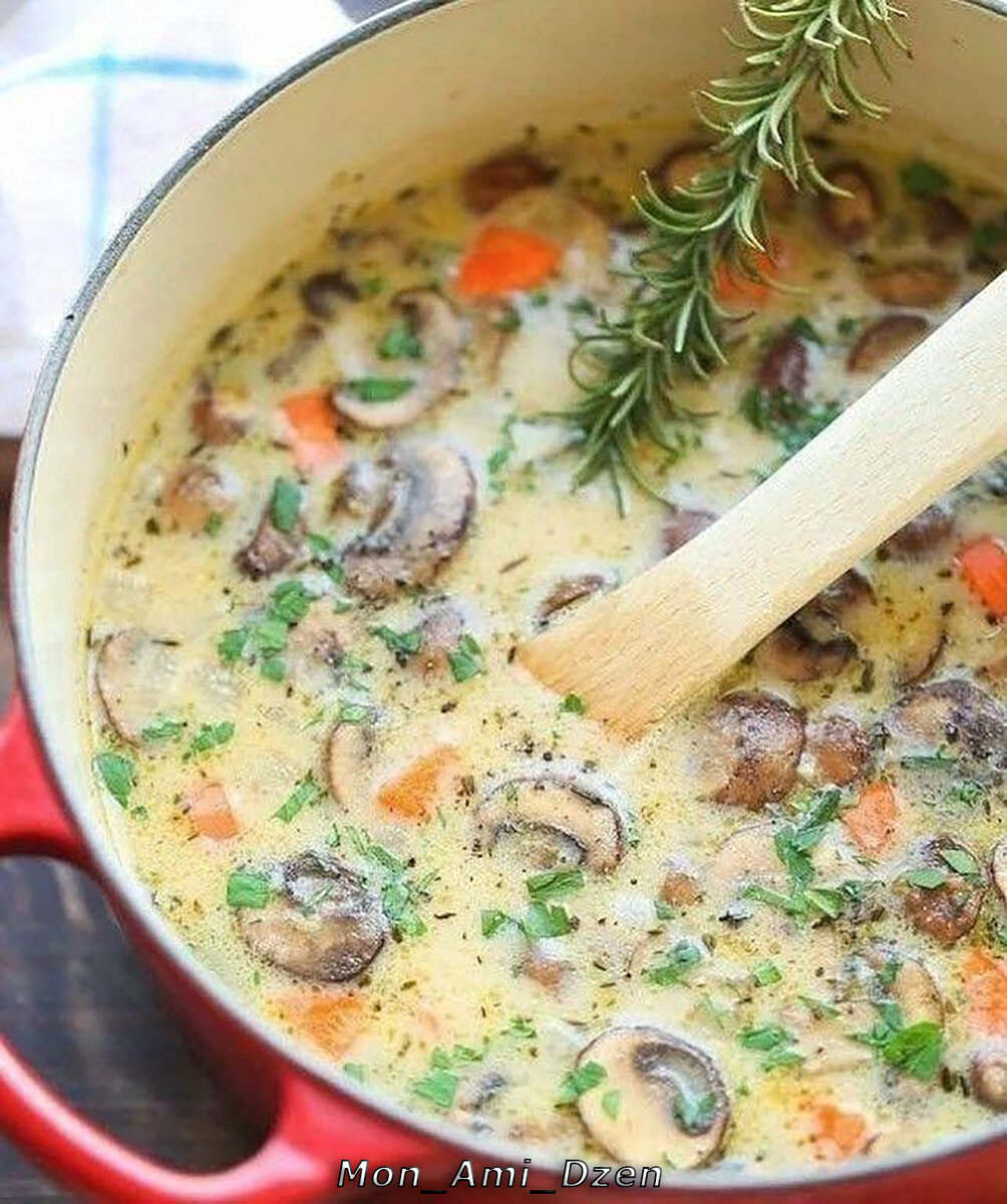 Смешать молоко, сливки и муку, добавить к супу,