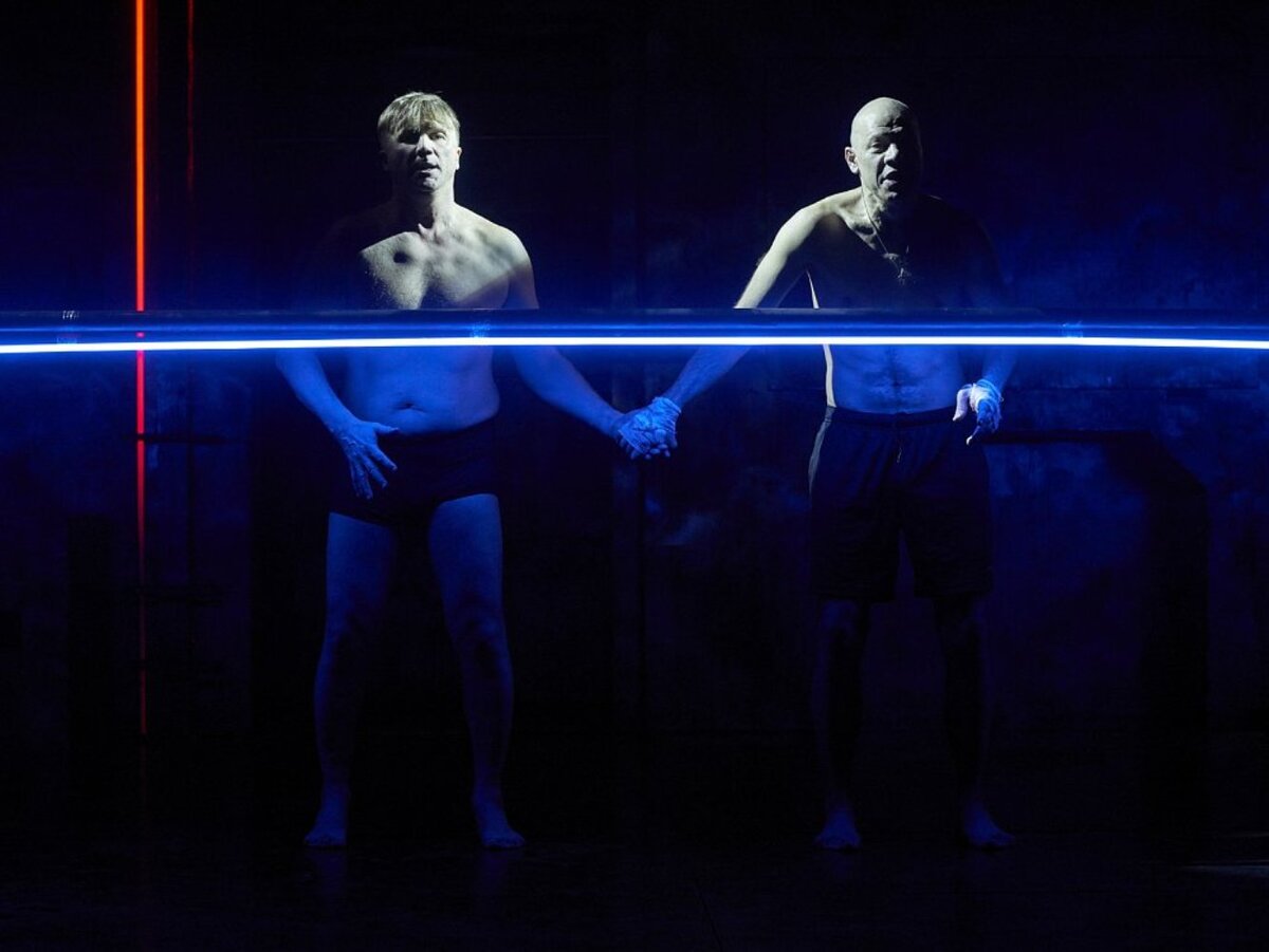 Фрагмент спектакля "Изгнание". Фото с сайта Театра Маяковского.