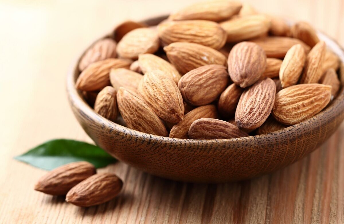   Орехи являются источником протеина, белков, многих витаминов и элементов. Они входят во многие диеты и добавляются в блюда средиземноморской и азиатских кухонь.-2