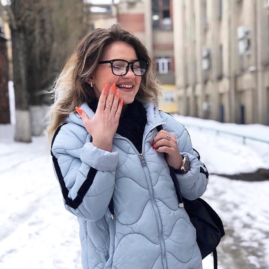 Обо мне …                                                                                                                              С начала декабря моим основным заработком стал маникюр , и я ни капельки не жалею  Мне очень нравится чувство , когда процесс уже заканчивается и ты видишь глаза клиента, который не ожидал что получится так классно
Маникюр - это не просто работа , это раскрытие себя , это живое общение , это приятная усталость в конце рабочего дня, это когда хочешь купить все гель-лаки существующие на нашей планете 
•
Если тебе не нравится твоя работа , то зачем ты мучаешься ? 
Подумай, что у тебя хорошо получается делать? К чему лежит душа ? Практически любое хобби способно приносить деньги  
Нужно пробовать себя во всем , искать себя , поверь, ты обязательно рано или поздно найдёшь что-то своё 
Это прекрасно - ходить на работу с улыбкой и желанием 
Всем хорошей продуктивной недели! 
___________________
#маникюрворонеж #маникюрворонежцены #маникюрворонежгельлак #маникюрворонежнедорого #маникюрворонежсеверныйрайон#life#nails