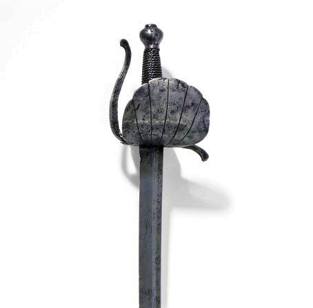 Сабля с эфесом немецкого типа из собрания Livrustkammeren (конец XVII века).