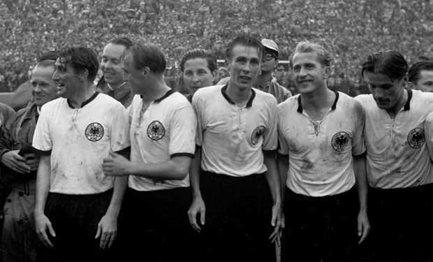 Ровно 75 лет назад, 23 апреля 1945 года, состоялось футбольное дерби «Бавария» - «Мюнхен-1860». За матчем наблюдали 25 тысяч болельщиков.