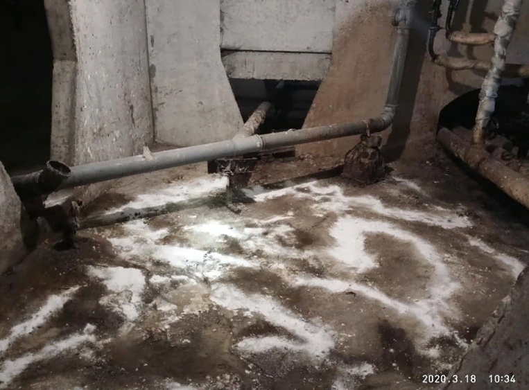 Подвал в доме по адресу Тарханская, 4/1 (УК "Городская"). Фото: Facebook 
