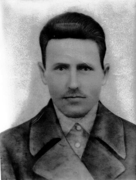 P.S. Мой дед, Анисимов Захар Алексеевич, пропал без вести в марте 1943 года. Ему было 32 года. Я до сих пор не могу найти место его захоронения, никаких следов его судьбы. Рассказ записан со слов моей тёти Александры Захаровны.