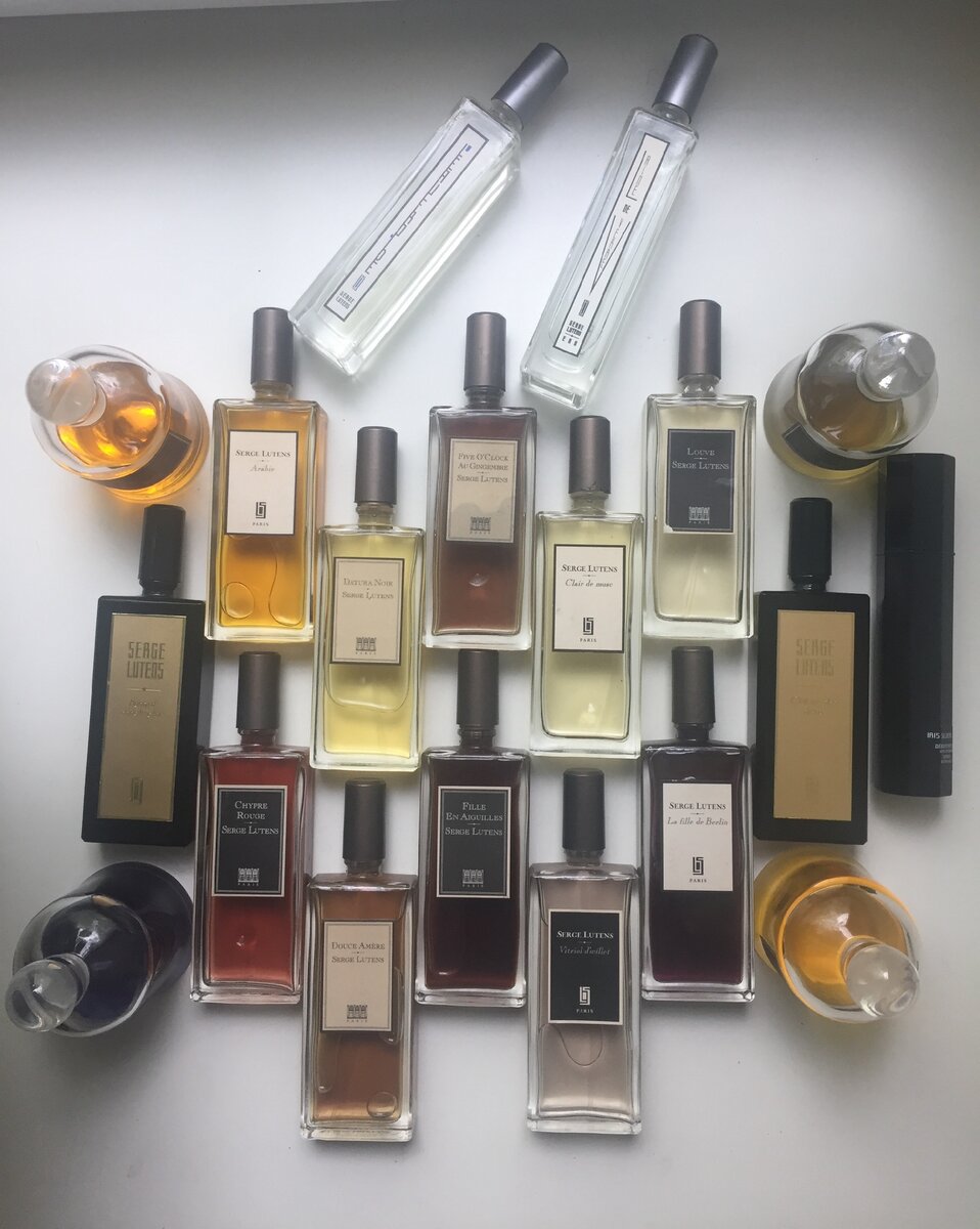 На фото ароматы Serge Lutens из коллекции "Парфюм дня"