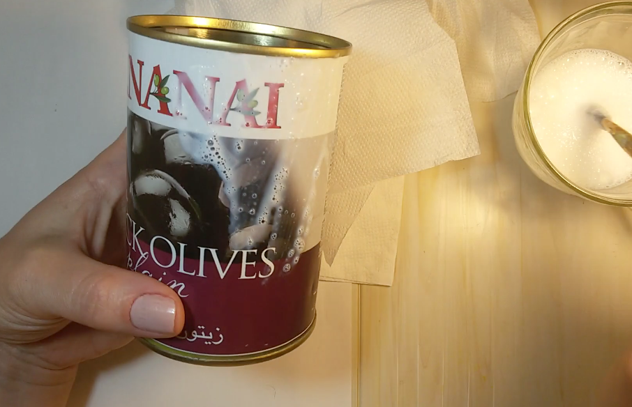 банка от маслин- клеим салфетки