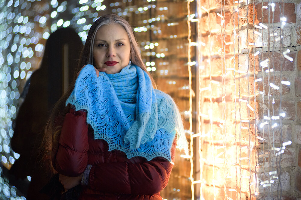 Шалька связанная для мамы: мама - это святое. Для мамы я вяжу все и не ропщу, если она потом мое вязание переделывает. 