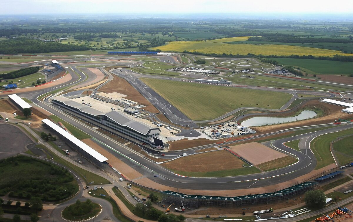 Silverstone sport. Гран при Сильверстоун трасса. Сильверстоун формула 1. Трасса ф1 Великобритания. Silverstone f1 трасса.