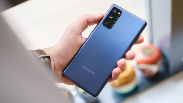 Новый флагман от Samsung почти ничем не уступает классическим