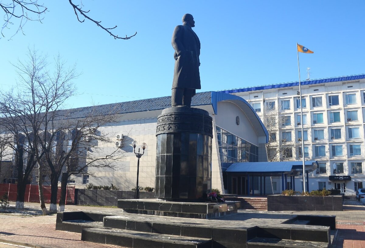 Памятник Ленину