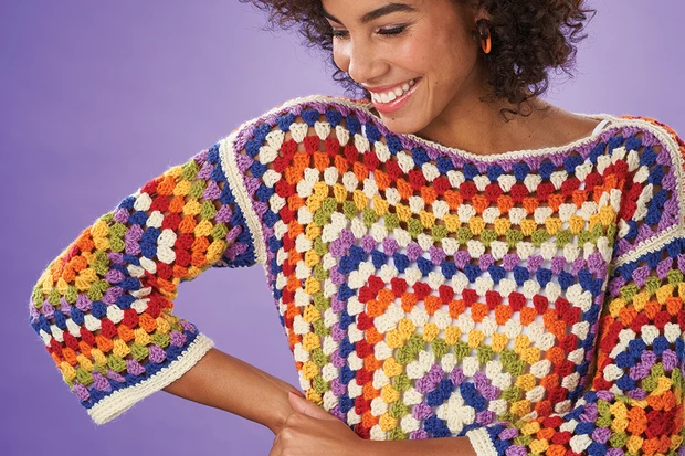  Джемпер Square Flair от Hannah Cross, опубликованный в журнале Simply Crochet. 