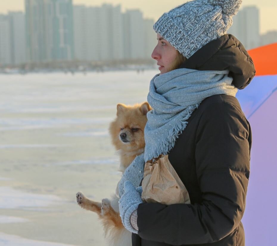 В Петербурге мороз: люди гуляют по заливу, кутаются в шарфы и греются чаем в термосе