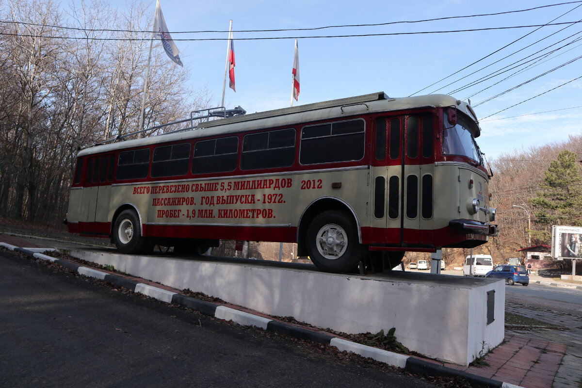 Троллейбусная линия Симферополь Ялта. Самый длинный троллейбус в мире. Самый большой троллейбус в мире. Самый дорогой троллейбус в мире.