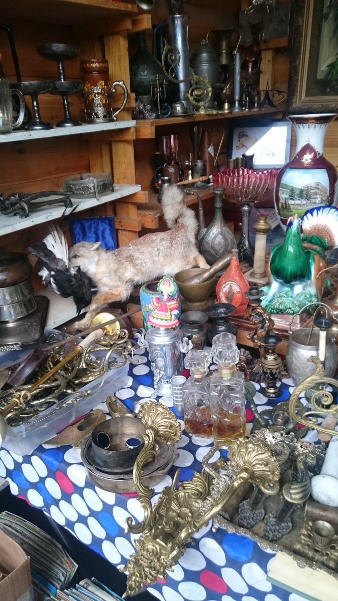 вернисаж в измайлово блошиный рынок. рынок вернисаж в измайлово. вернисаж блошиный. вернисаж в измайлово кремль блошиный. измайловский кремль блошиный рынок.